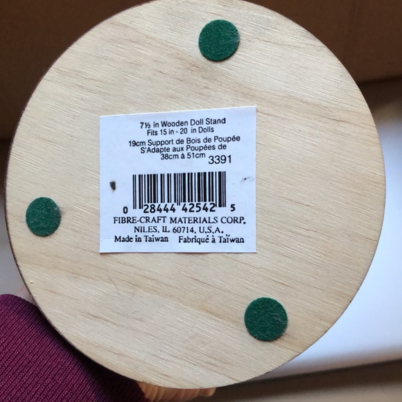 Doll stand - Picture 3 of 5